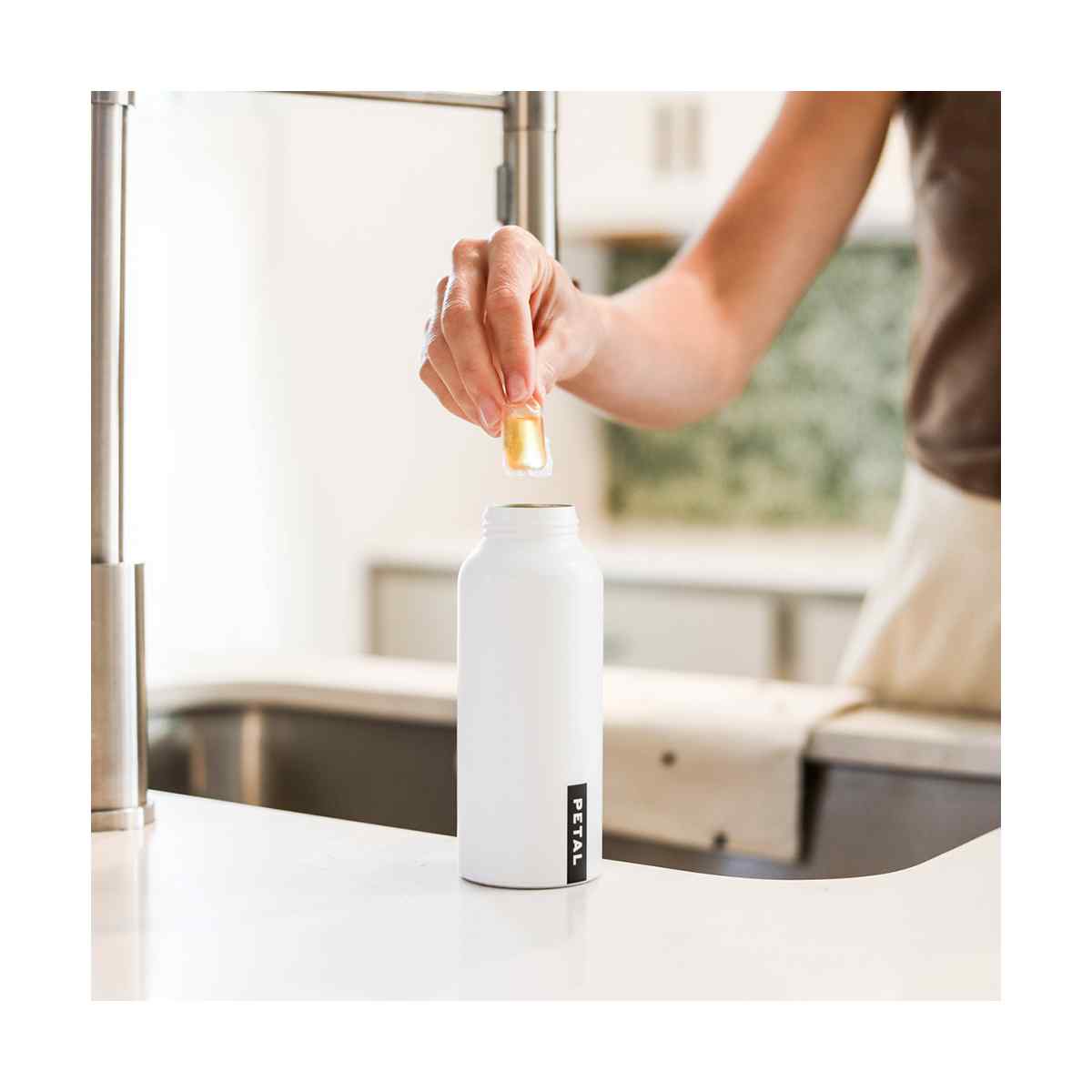 Starter Kit (1 Refillable Bottle + 4 Pod Refills)